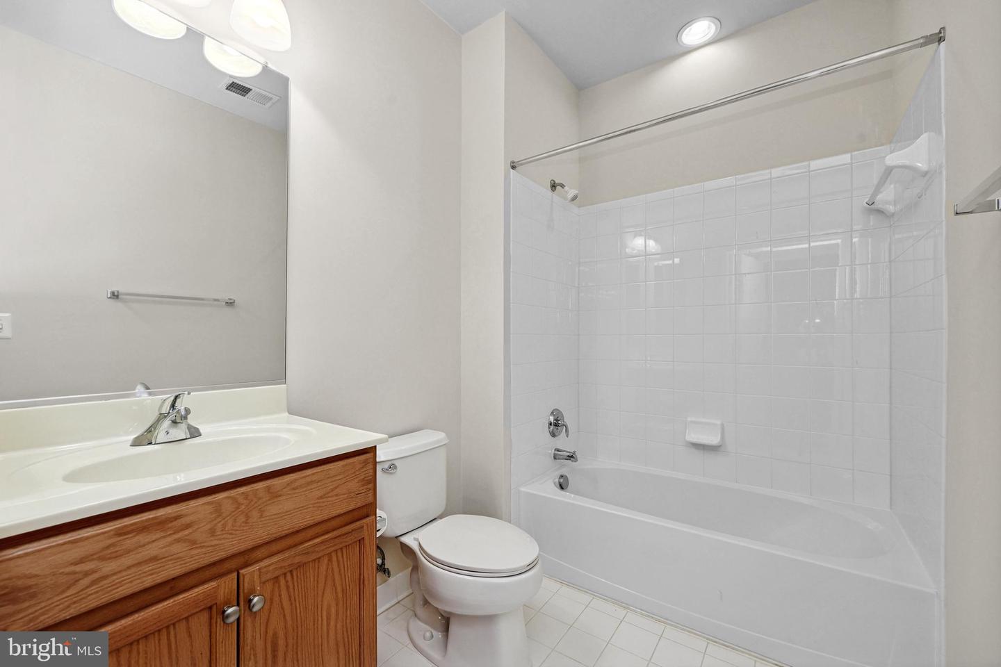 2903 SAINTSBURY PLZ #401, FAIRFAX, Virginia 22031, 3 Bedrooms Bedrooms, ,2 BathroomsBathrooms,Residential,For sale,2903 SAINTSBURY PLZ #401,VAFX2245318 MLS # VAFX2245318