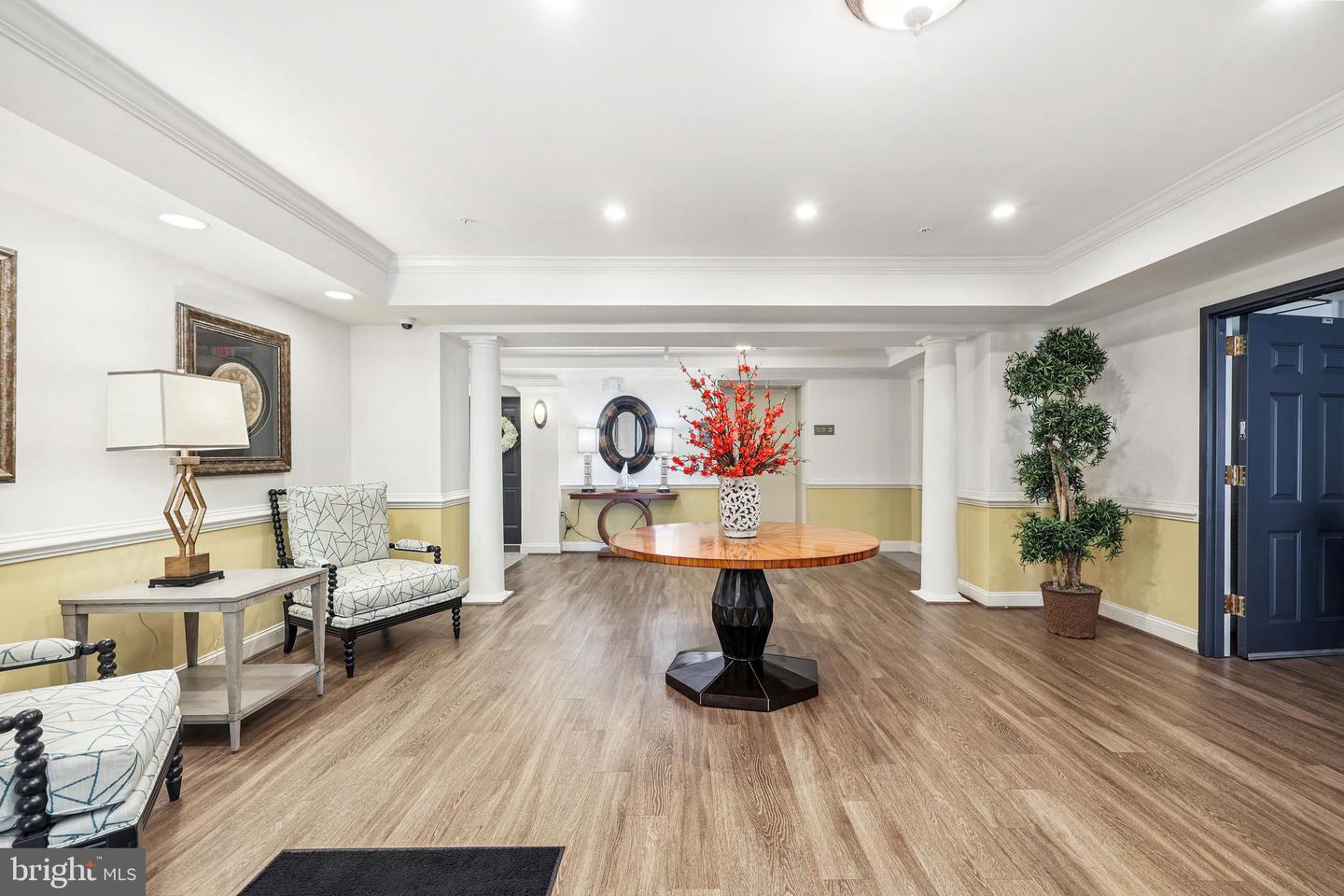2903 SAINTSBURY PLZ #401, FAIRFAX, Virginia 22031, 3 Bedrooms Bedrooms, ,2 BathroomsBathrooms,Residential,For sale,2903 SAINTSBURY PLZ #401,VAFX2245318 MLS # VAFX2245318