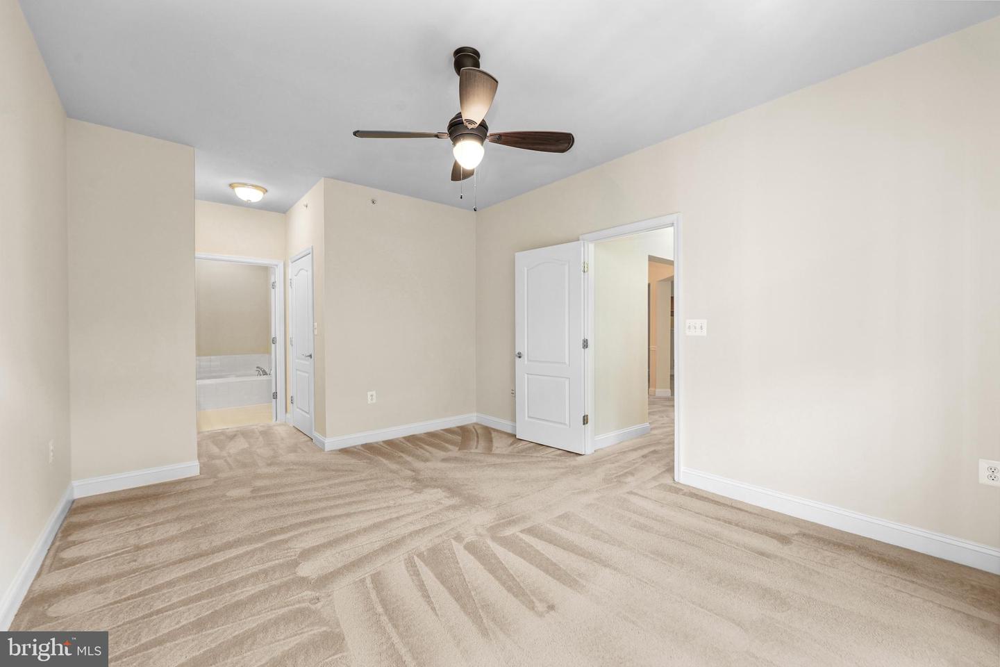 2903 SAINTSBURY PLZ #401, FAIRFAX, Virginia 22031, 3 Bedrooms Bedrooms, ,2 BathroomsBathrooms,Residential,For sale,2903 SAINTSBURY PLZ #401,VAFX2245318 MLS # VAFX2245318