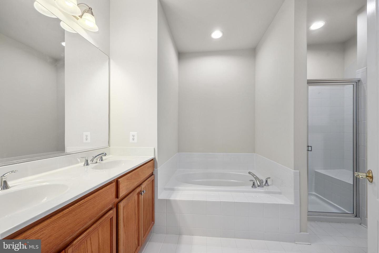 2903 SAINTSBURY PLZ #401, FAIRFAX, Virginia 22031, 3 Bedrooms Bedrooms, ,2 BathroomsBathrooms,Residential,For sale,2903 SAINTSBURY PLZ #401,VAFX2245318 MLS # VAFX2245318