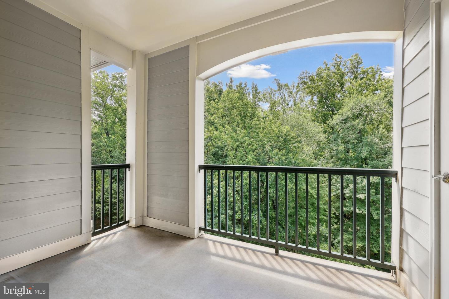 2903 SAINTSBURY PLZ #401, FAIRFAX, Virginia 22031, 3 Bedrooms Bedrooms, ,2 BathroomsBathrooms,Residential,For sale,2903 SAINTSBURY PLZ #401,VAFX2245318 MLS # VAFX2245318