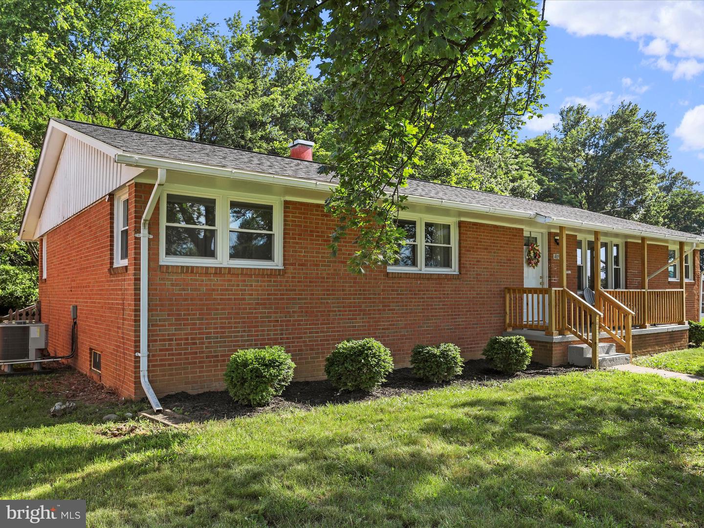 408 W 12TH ST, FRONT ROYAL, Virginia 22630, 4 Bedrooms Bedrooms, ,3 BathroomsBathrooms,Residential,For sale,408 W 12TH ST,VAWR2011376 MLS # VAWR2011376