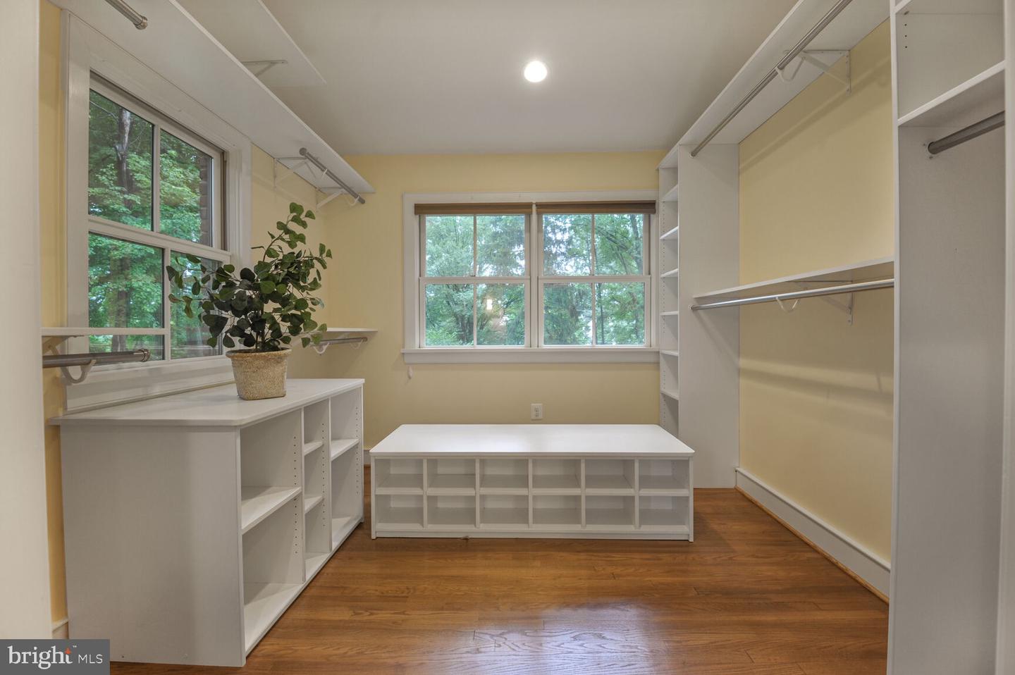 10432 MILLER RD, OAKTON, Virginia 22124, 4 Bedrooms Bedrooms, ,3 BathroomsBathrooms,Residential,For sale,10432 MILLER RD,VAFX2249284 MLS # VAFX2249284