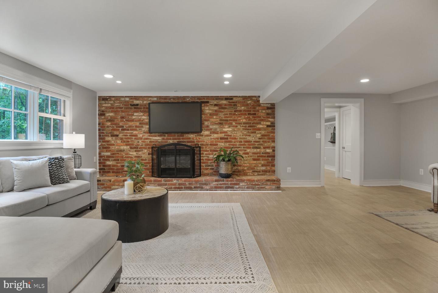 10432 MILLER RD, OAKTON, Virginia 22124, 4 Bedrooms Bedrooms, ,3 BathroomsBathrooms,Residential,For sale,10432 MILLER RD,VAFX2249284 MLS # VAFX2249284