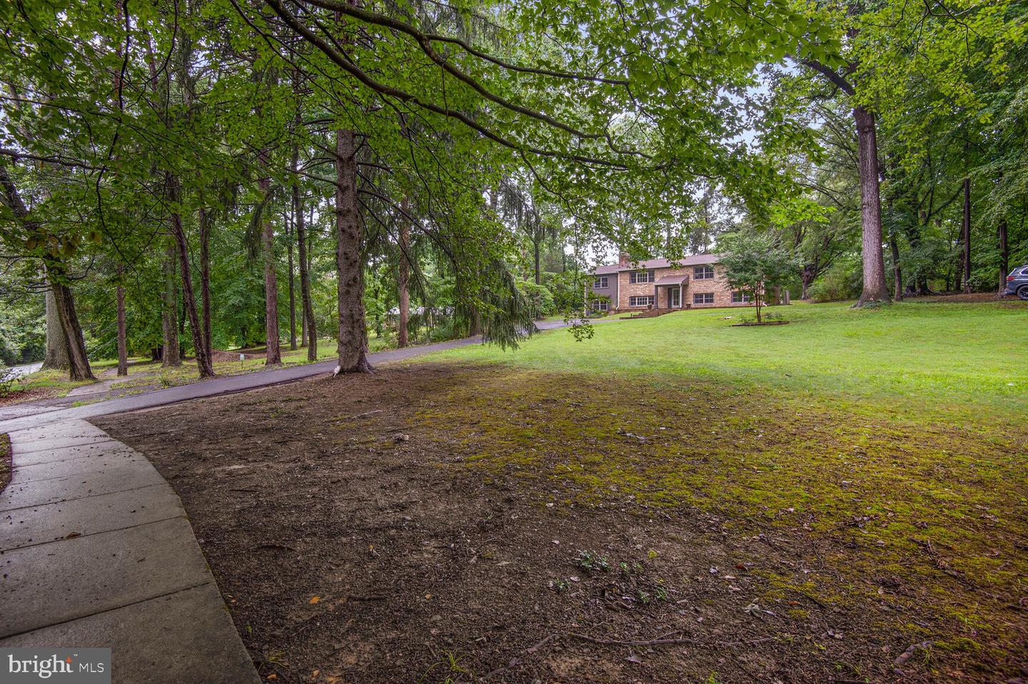 10432 MILLER RD, OAKTON, Virginia 22124, 4 Bedrooms Bedrooms, ,3 BathroomsBathrooms,Residential,For sale,10432 MILLER RD,VAFX2249284 MLS # VAFX2249284