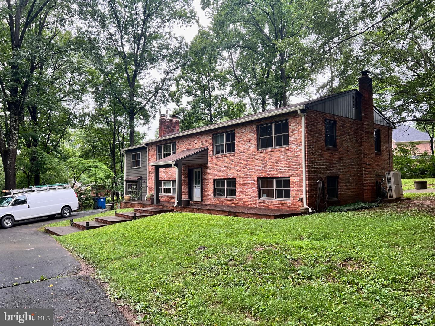10432 MILLER RD, OAKTON, Virginia 22124, 4 Bedrooms Bedrooms, ,3 BathroomsBathrooms,Residential,For sale,10432 MILLER RD,VAFX2249284 MLS # VAFX2249284