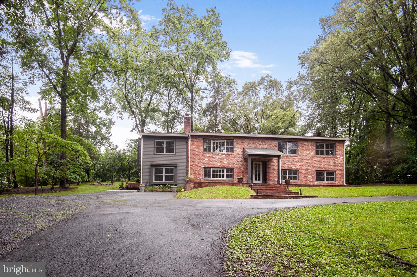 10432 MILLER RD, OAKTON, Virginia 22124, 4 Bedrooms Bedrooms, ,3 BathroomsBathrooms,Residential,For sale,10432 MILLER RD,VAFX2249284 MLS # VAFX2249284