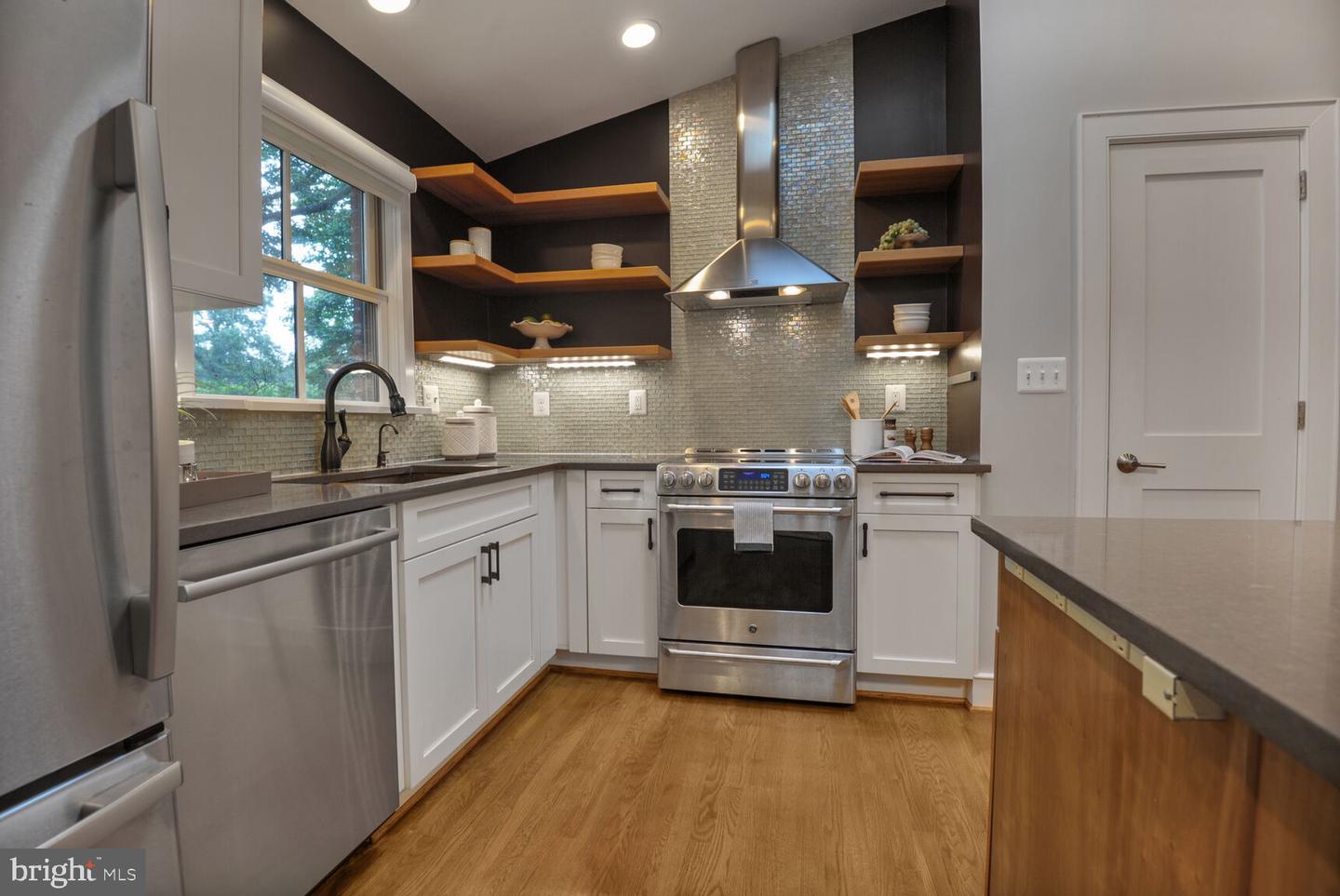 10432 MILLER RD, OAKTON, Virginia 22124, 4 Bedrooms Bedrooms, ,3 BathroomsBathrooms,Residential,For sale,10432 MILLER RD,VAFX2249284 MLS # VAFX2249284