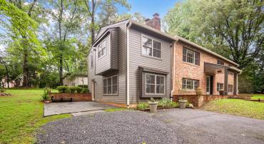 10432 MILLER RD, OAKTON, Virginia 22124, 4 Bedrooms Bedrooms, ,3 BathroomsBathrooms,Residential,For sale,10432 MILLER RD,VAFX2249284 MLS # VAFX2249284