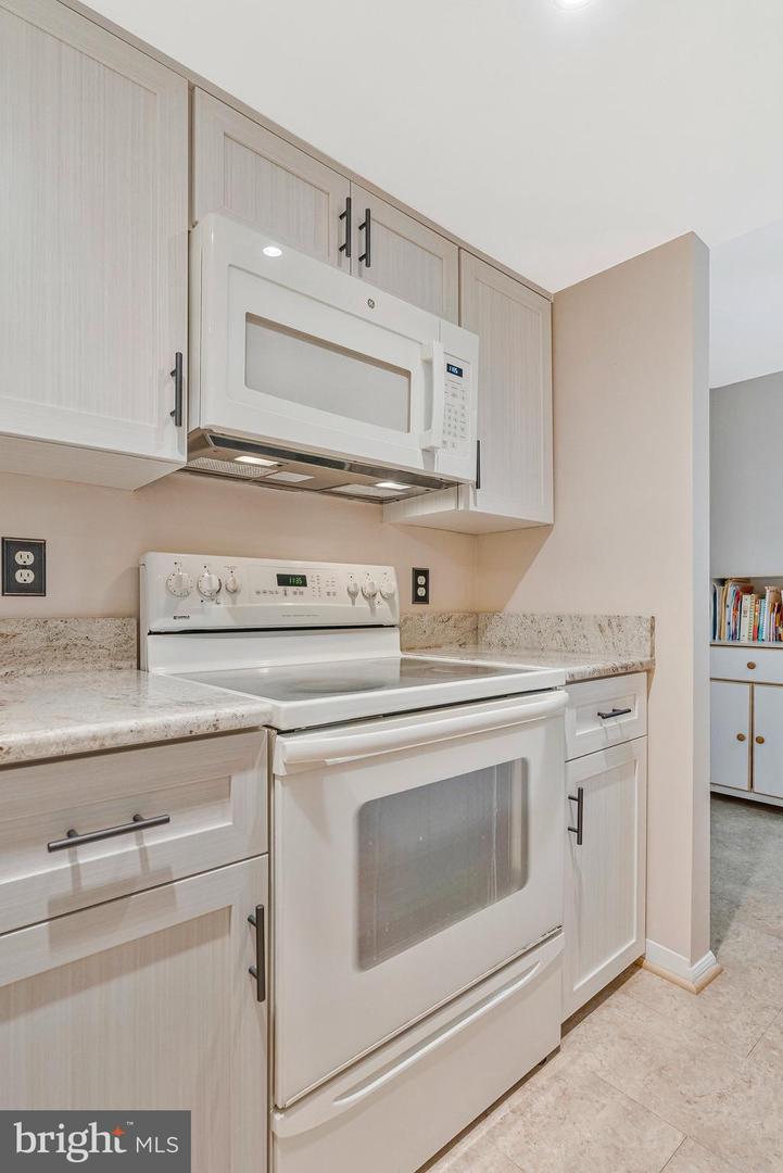 1013 MOOREFIELD HILL GRV SW, VIENNA, Virginia 22180, 3 Bedrooms Bedrooms, ,2 BathroomsBathrooms,Residential,For sale,1013 MOOREFIELD HILL GRV SW,VAFX2249968 MLS # VAFX2249968