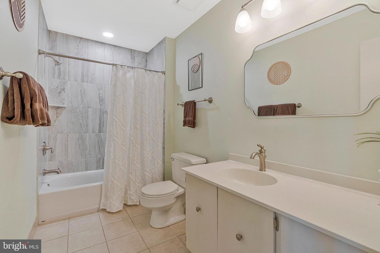 1013 MOOREFIELD HILL GRV SW, VIENNA, Virginia 22180, 3 Bedrooms Bedrooms, ,2 BathroomsBathrooms,Residential,For sale,1013 MOOREFIELD HILL GRV SW,VAFX2249968 MLS # VAFX2249968