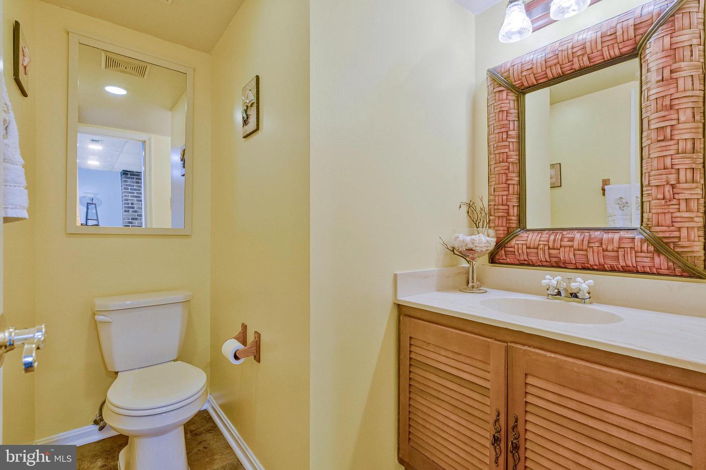 1013 MOOREFIELD HILL GRV SW, VIENNA, Virginia 22180, 3 Bedrooms Bedrooms, ,2 BathroomsBathrooms,Residential,For sale,1013 MOOREFIELD HILL GRV SW,VAFX2249968 MLS # VAFX2249968