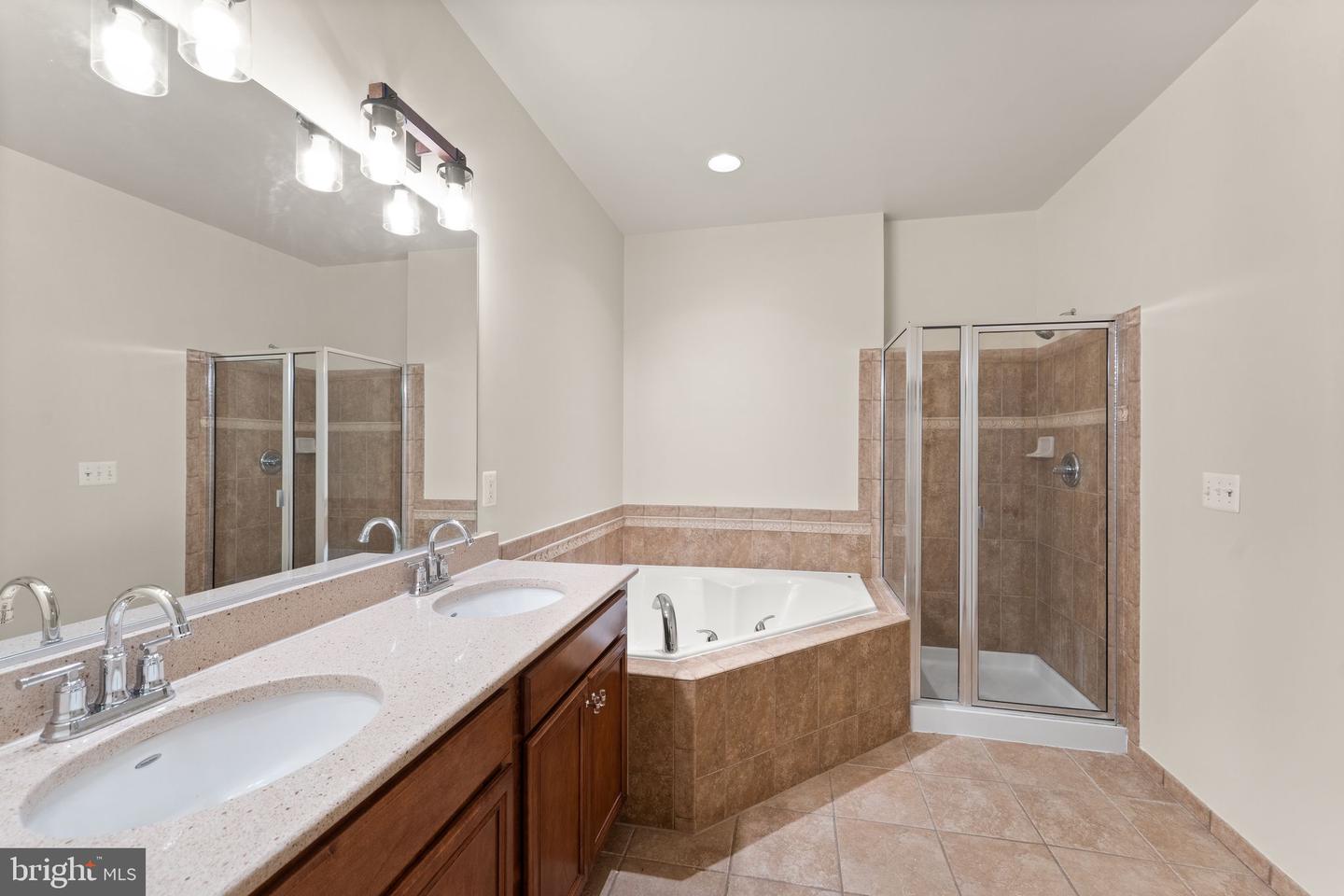 19327 DIAMOND LAKE DR, LEESBURG, Virginia 20176, 3 Bedrooms Bedrooms, ,2 BathroomsBathrooms,Residential,For sale,19327 DIAMOND LAKE DR,VALO2100908 MLS # VALO2100908