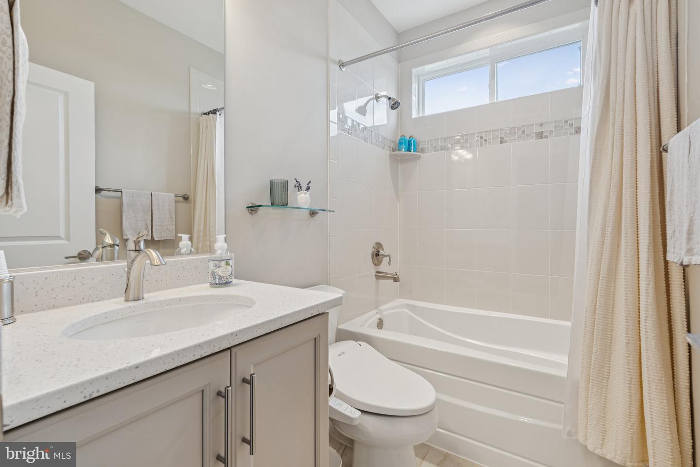 117 NUTHATCH DR, LAKE FREDERICK, Virginia 22630, 3 Bedrooms Bedrooms, ,3 BathroomsBathrooms,Residential,For sale,117 NUTHATCH DR,VAFV2035198 MLS # VAFV2035198