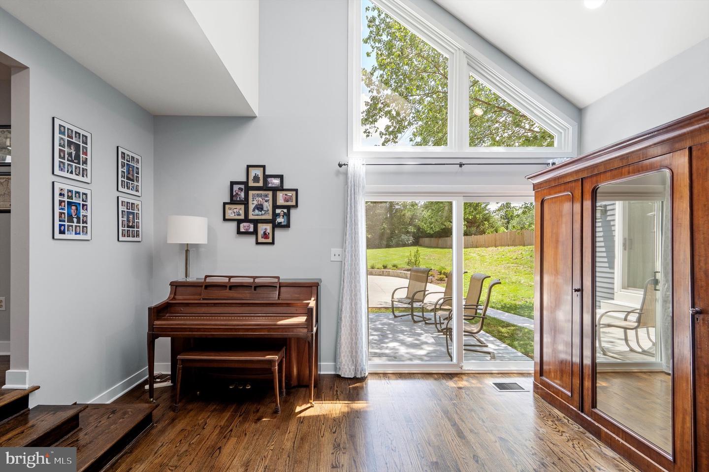 10309 E HUNTER VALLEY RD, VIENNA, Virginia 22181, 6 Bedrooms Bedrooms, ,5 BathroomsBathrooms,Residential,For sale,10309 E HUNTER VALLEY RD,VAFX2252958 MLS # VAFX2252958
