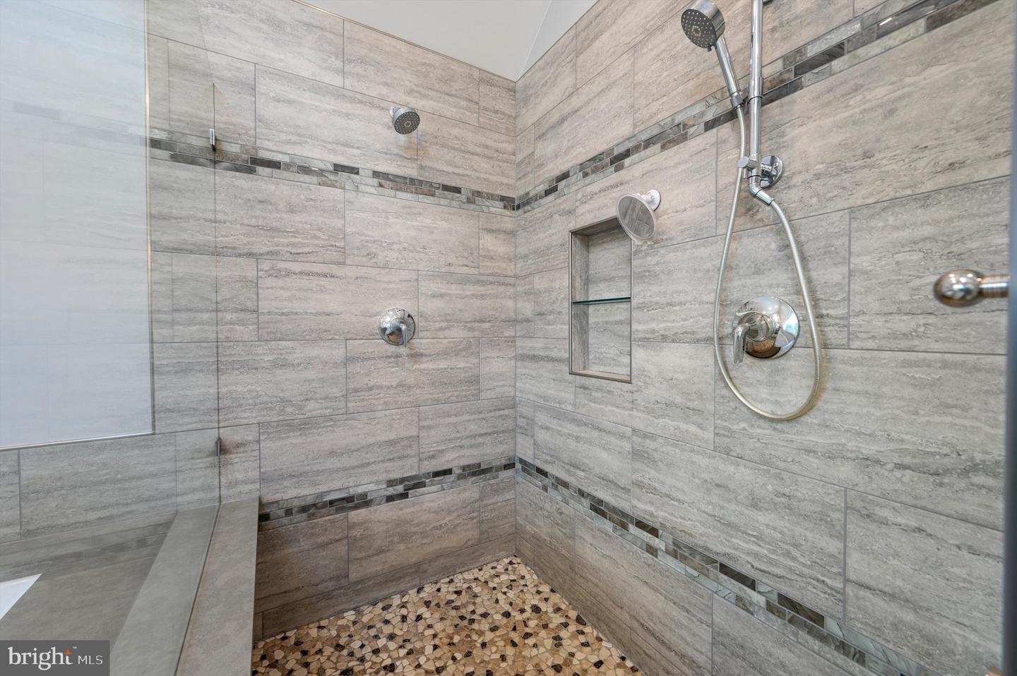 10309 E HUNTER VALLEY RD, VIENNA, Virginia 22181, 6 Bedrooms Bedrooms, ,5 BathroomsBathrooms,Residential,For sale,10309 E HUNTER VALLEY RD,VAFX2252958 MLS # VAFX2252958