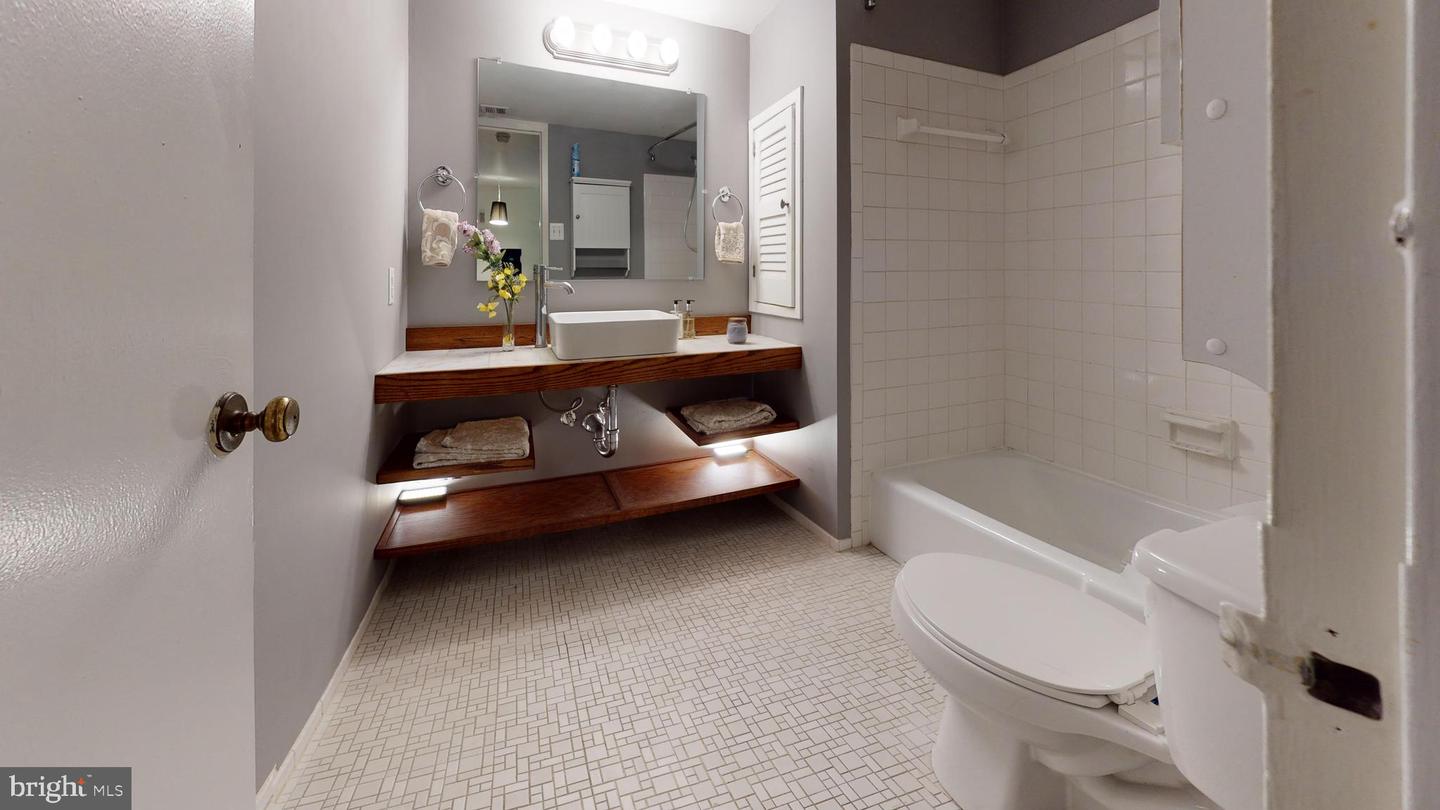 2605 REDCOAT DR #252, ALEXANDRIA, Virginia 22303, 1 Bedroom Bedrooms, ,1 BathroomBathrooms,Residential,For sale,2605 REDCOAT DR #252,VAFX2252996 MLS # VAFX2252996
