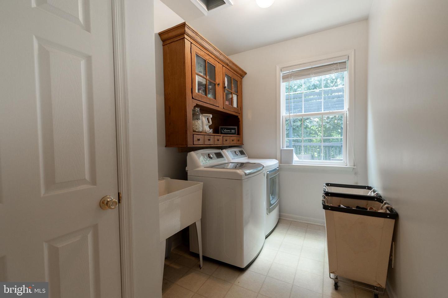 258 CHIMNEY CIR, MIDDLETOWN, Virginia 22645, 5 Bedrooms Bedrooms, ,3 BathroomsBathrooms,Residential,For sale,258 CHIMNEY CIR,VAFV2035236 MLS # VAFV2035236
