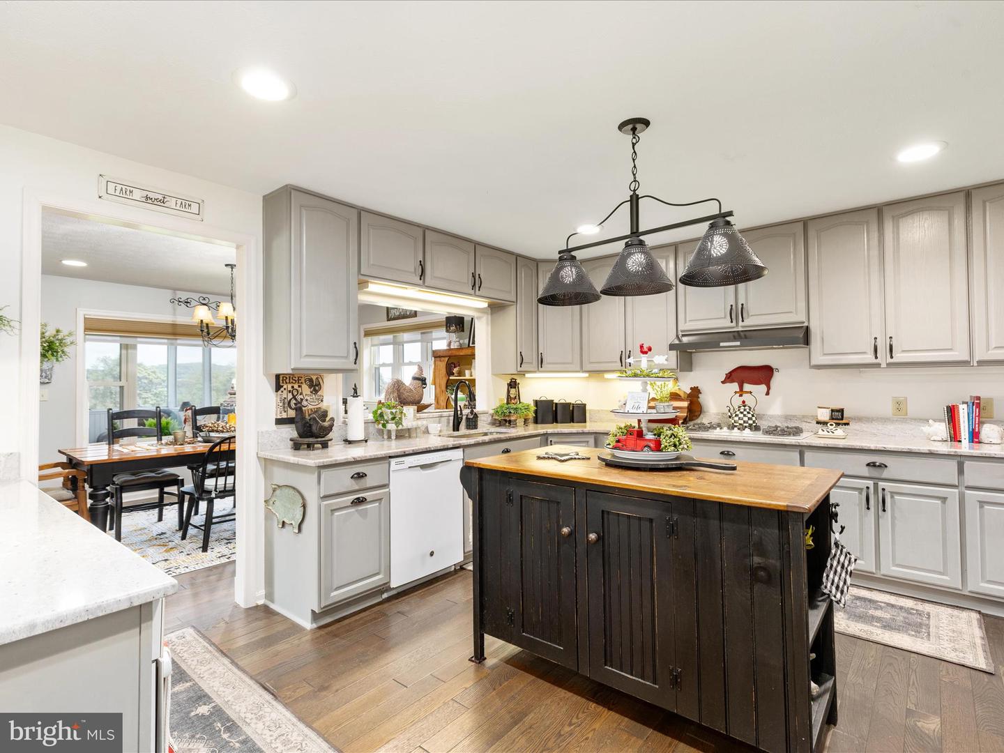 92 JACOB CT, WOODSTOCK, Virginia 22664, 3 Bedrooms Bedrooms, 8 Rooms Rooms,3 BathroomsBathrooms,Residential,For sale,92 JACOB CT,VASH2011898 MLS # VASH2011898