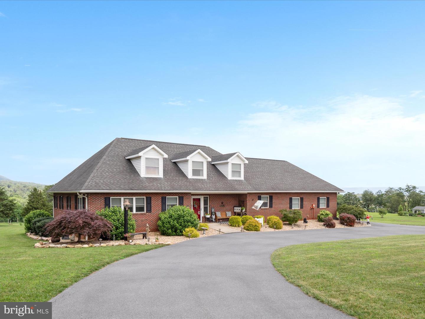 92 JACOB CT, WOODSTOCK, Virginia 22664, 3 Bedrooms Bedrooms, 8 Rooms Rooms,3 BathroomsBathrooms,Residential,For sale,92 JACOB CT,VASH2011898 MLS # VASH2011898