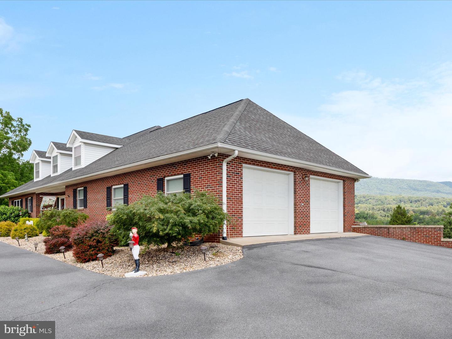 92 JACOB CT, WOODSTOCK, Virginia 22664, 3 Bedrooms Bedrooms, 8 Rooms Rooms,3 BathroomsBathrooms,Residential,For sale,92 JACOB CT,VASH2011898 MLS # VASH2011898