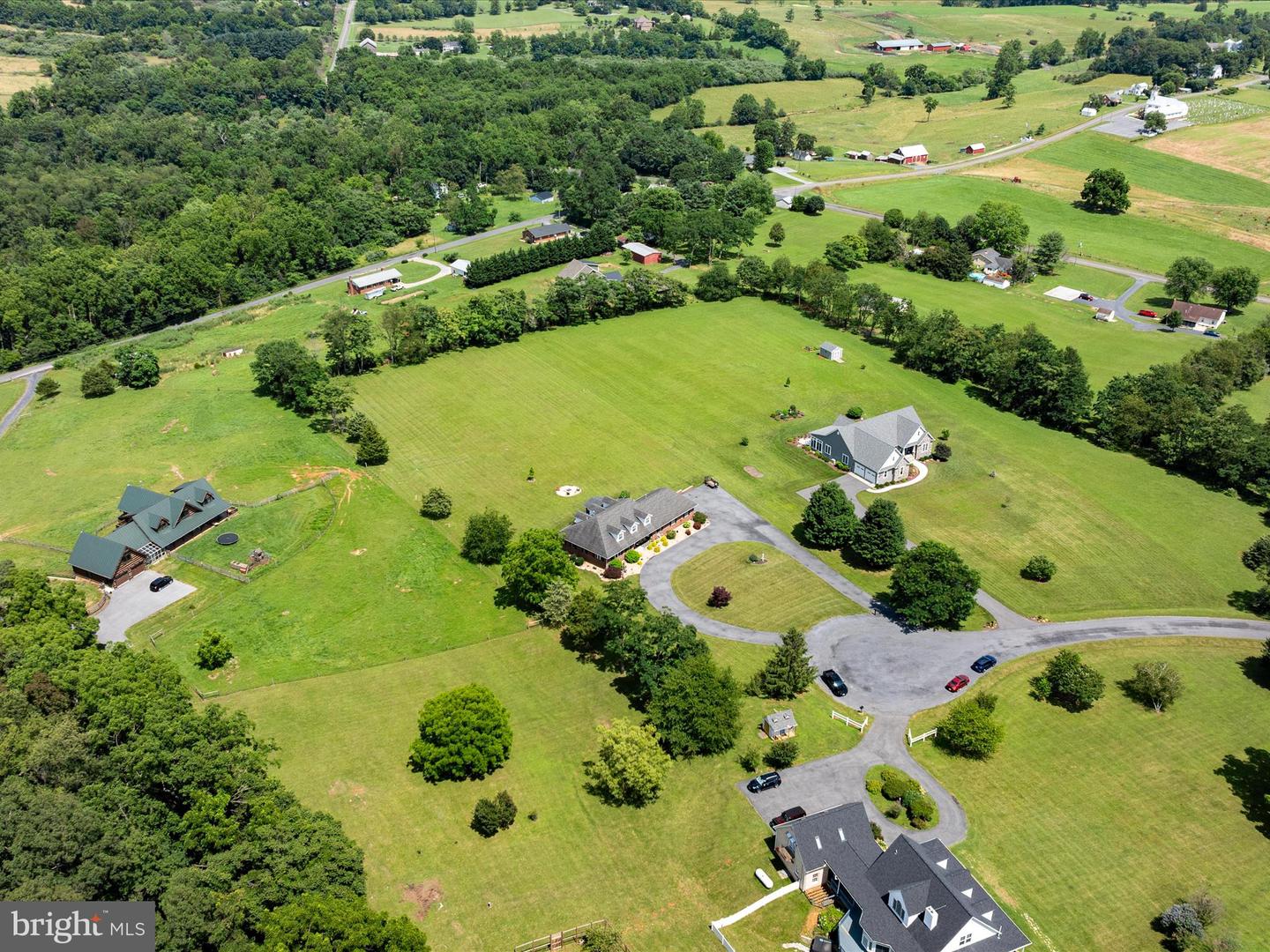 92 JACOB CT, WOODSTOCK, Virginia 22664, 3 Bedrooms Bedrooms, 8 Rooms Rooms,3 BathroomsBathrooms,Residential,For sale,92 JACOB CT,VASH2011898 MLS # VASH2011898