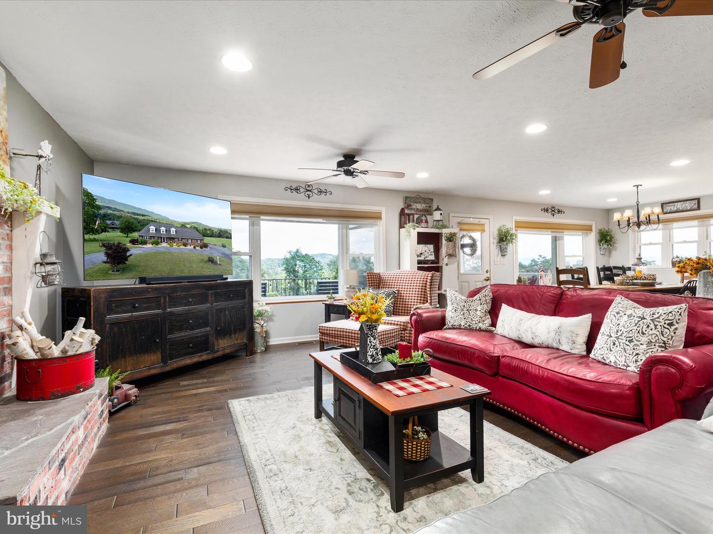 92 JACOB CT, WOODSTOCK, Virginia 22664, 3 Bedrooms Bedrooms, 8 Rooms Rooms,3 BathroomsBathrooms,Residential,For sale,92 JACOB CT,VASH2011898 MLS # VASH2011898
