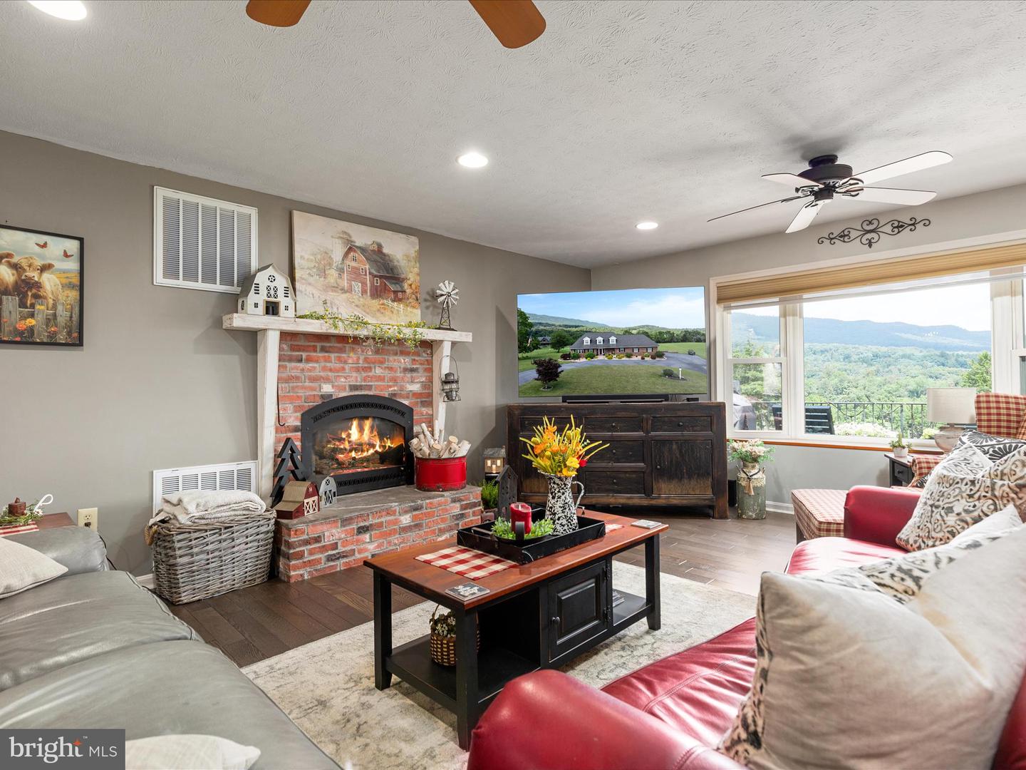 92 JACOB CT, WOODSTOCK, Virginia 22664, 3 Bedrooms Bedrooms, 8 Rooms Rooms,3 BathroomsBathrooms,Residential,For sale,92 JACOB CT,VASH2011898 MLS # VASH2011898