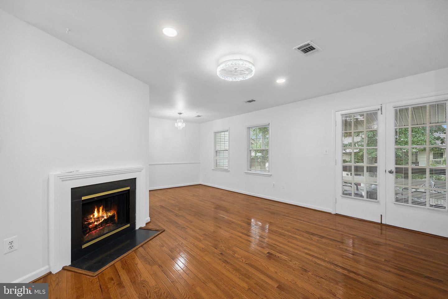 2848 CHABLIS CIR, WOODBRIDGE, Virginia 22192, 2 Bedrooms Bedrooms, ,1 BathroomBathrooms,Residential,For sale,2848 CHABLIS CIR,VAPW2098484 MLS # VAPW2098484