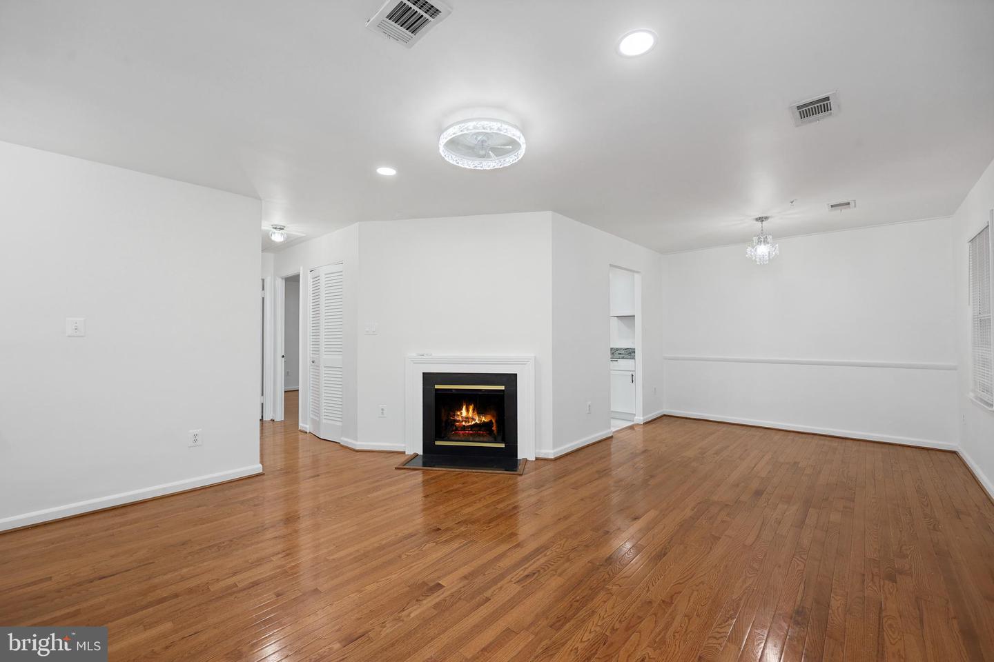 2848 CHABLIS CIR, WOODBRIDGE, Virginia 22192, 2 Bedrooms Bedrooms, ,1 BathroomBathrooms,Residential,For sale,2848 CHABLIS CIR,VAPW2098484 MLS # VAPW2098484