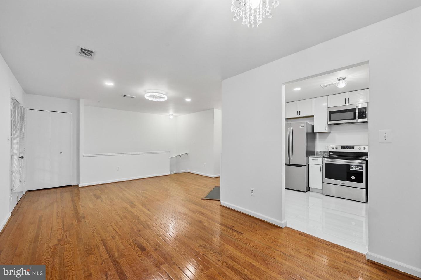 2848 CHABLIS CIR, WOODBRIDGE, Virginia 22192, 2 Bedrooms Bedrooms, ,1 BathroomBathrooms,Residential,For sale,2848 CHABLIS CIR,VAPW2098484 MLS # VAPW2098484