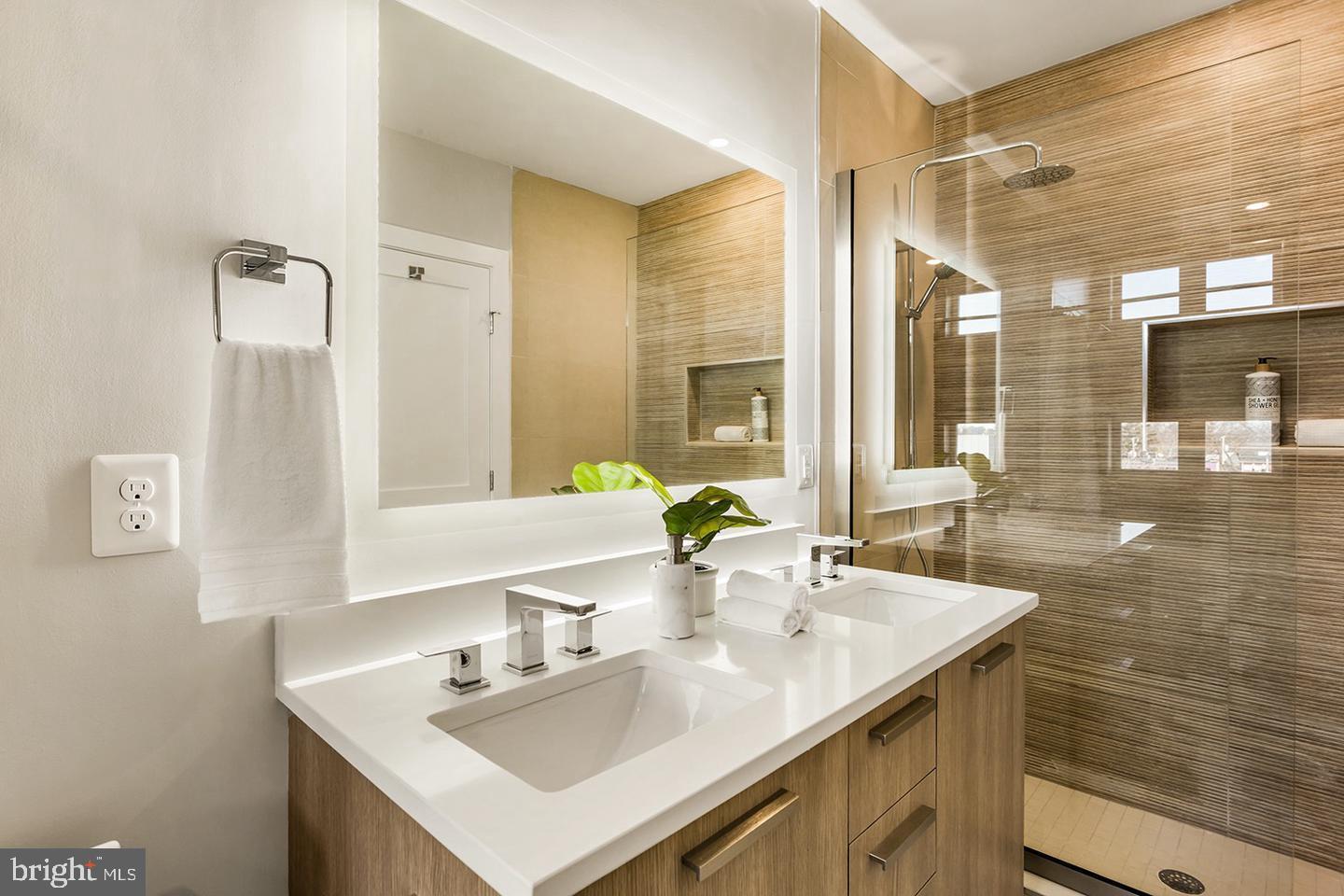 1102 SOUTH HIGHLAND STREET #3, ARLINGTON, Virginia 22204, 3 Bedrooms Bedrooms, ,2 BathroomsBathrooms,Residential,For sale,1102 SOUTH HIGHLAND STREET #3,VAAR2060178 MLS # VAAR2060178