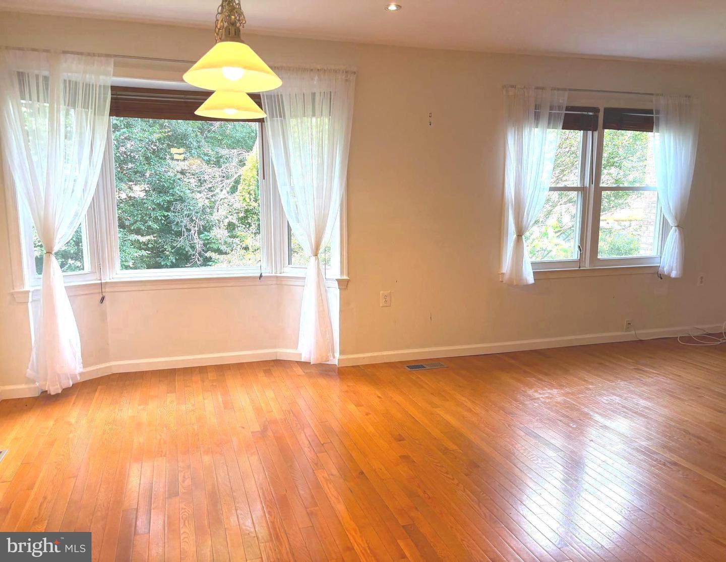 2847 SEMINOLE RD, WOODBRIDGE, Virginia 22192, 3 Bedrooms Bedrooms, ,2 BathroomsBathrooms,Residential,For sale,2847 SEMINOLE RD,VAPW2098506 MLS # VAPW2098506