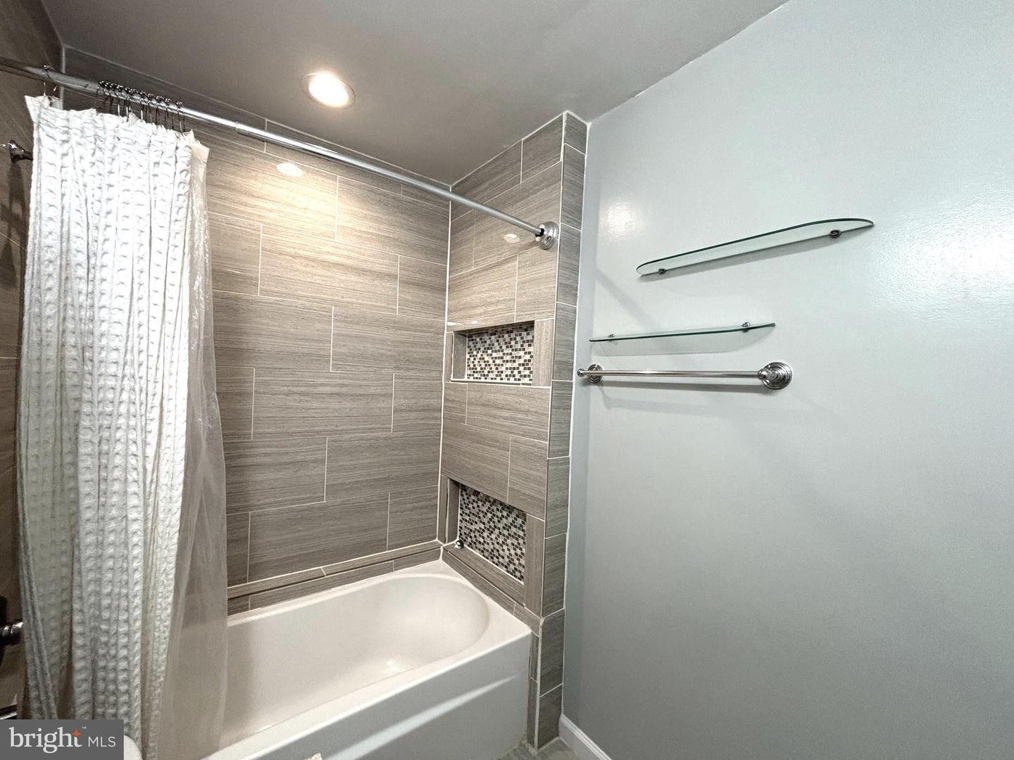 2847 SEMINOLE RD, WOODBRIDGE, Virginia 22192, 3 Bedrooms Bedrooms, ,2 BathroomsBathrooms,Residential,For sale,2847 SEMINOLE RD,VAPW2098506 MLS # VAPW2098506