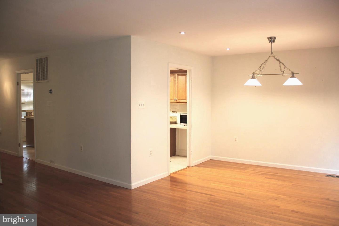 2847 SEMINOLE RD, WOODBRIDGE, Virginia 22192, 3 Bedrooms Bedrooms, ,2 BathroomsBathrooms,Residential,For sale,2847 SEMINOLE RD,VAPW2098506 MLS # VAPW2098506
