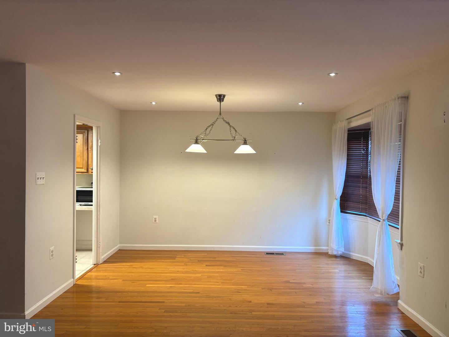 2847 SEMINOLE RD, WOODBRIDGE, Virginia 22192, 3 Bedrooms Bedrooms, ,2 BathroomsBathrooms,Residential,For sale,2847 SEMINOLE RD,VAPW2098506 MLS # VAPW2098506