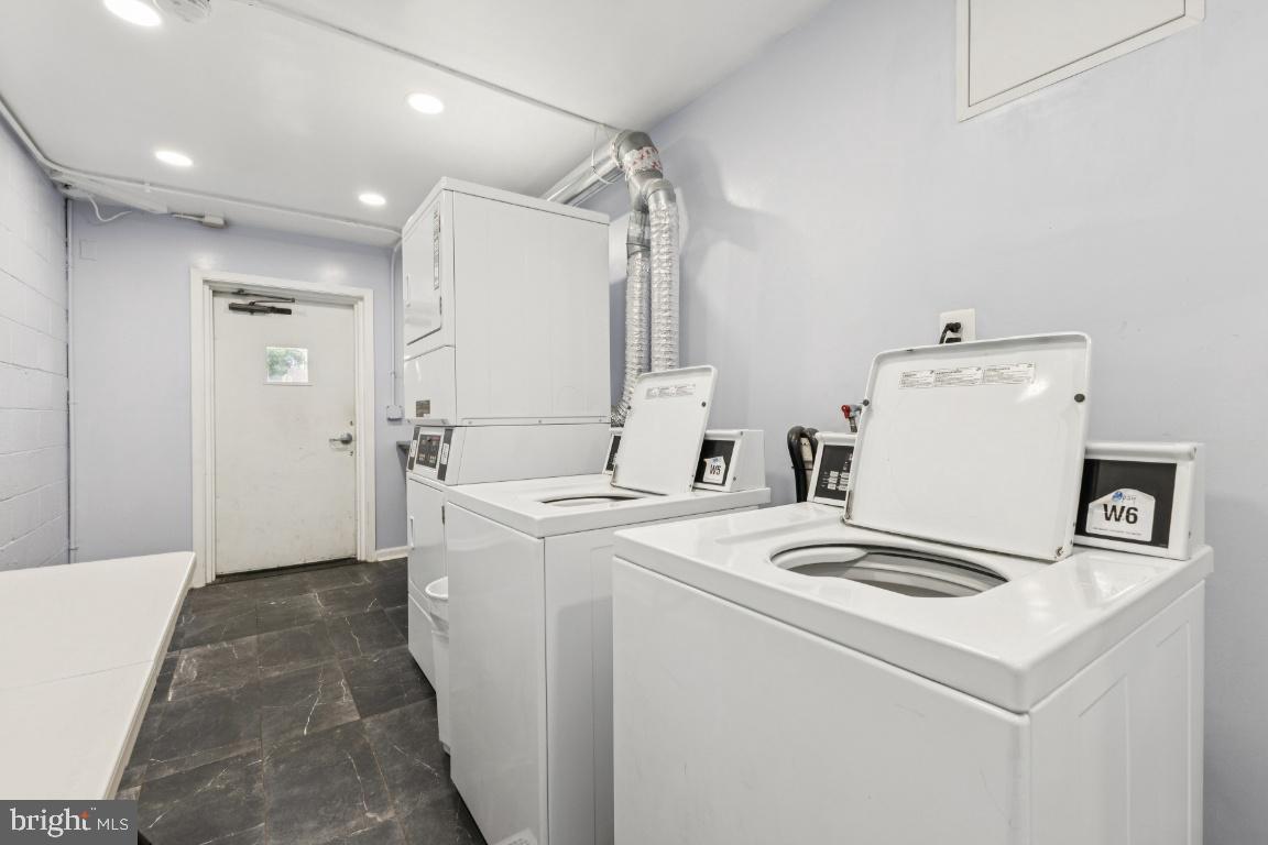 6437 RICHMOND HWY #203, ALEXANDRIA, Virginia 22306, 2 Bedrooms Bedrooms, ,1 BathroomBathrooms,Residential,For sale,6437 RICHMOND HWY #203,VAFX2253374 MLS # VAFX2253374