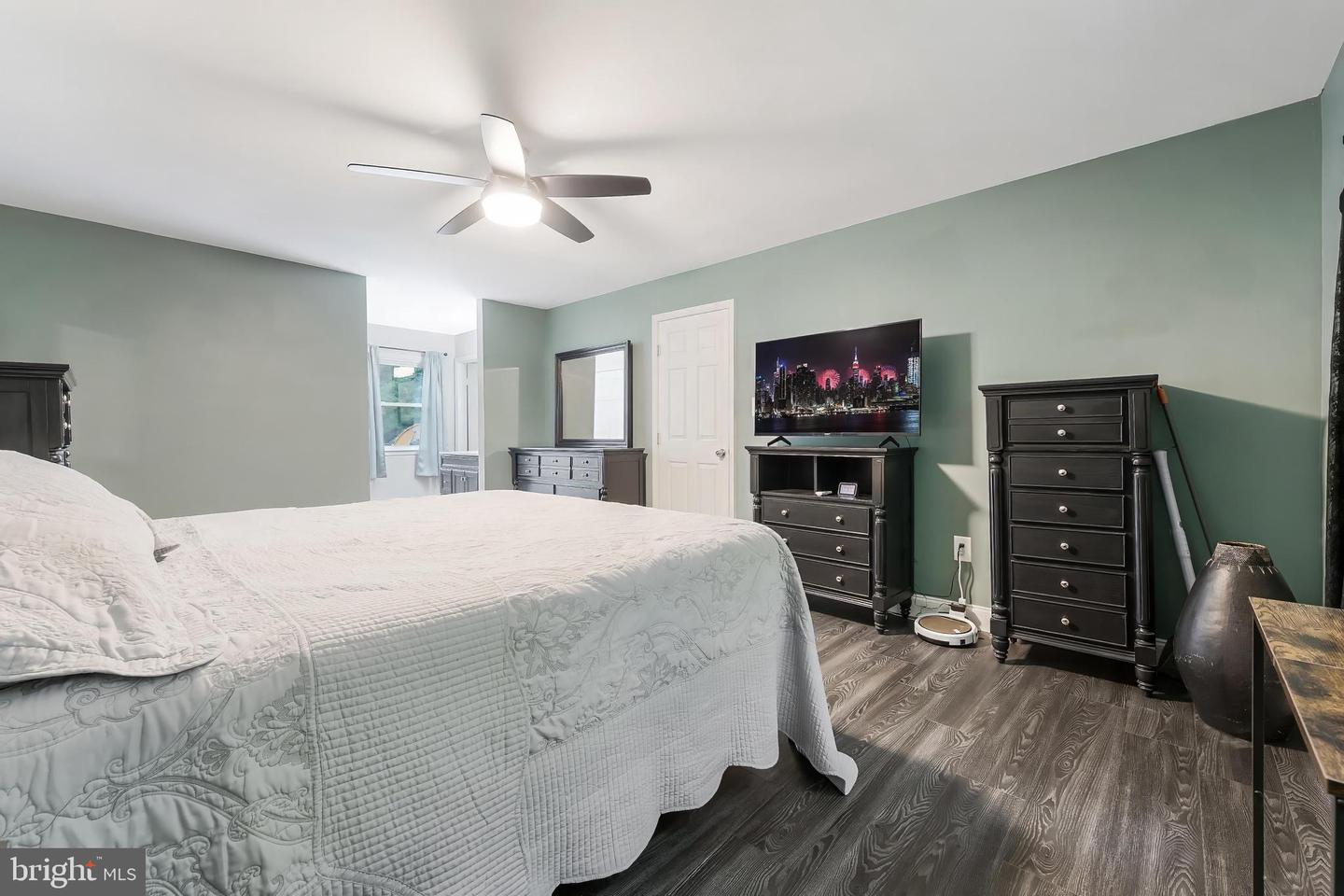 13283 KENNY RD, WOODBRIDGE, Virginia 22193, 4 Bedrooms Bedrooms, ,2 BathroomsBathrooms,Residential,For sale,13283 KENNY RD,VAPW2098574 MLS # VAPW2098574