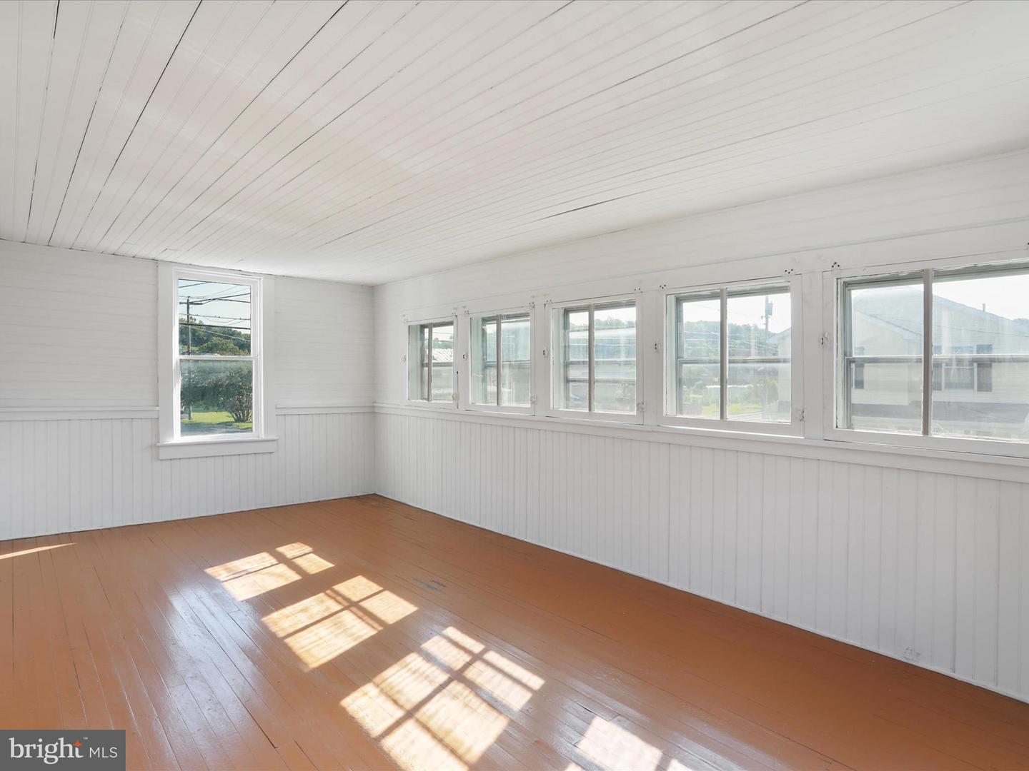 588 E KING ST, STRASBURG, Virginia 22657, 3 Bedrooms Bedrooms, ,1 BathroomBathrooms,Residential,For sale,588 E KING ST,VASH2011926 MLS # VASH2011926