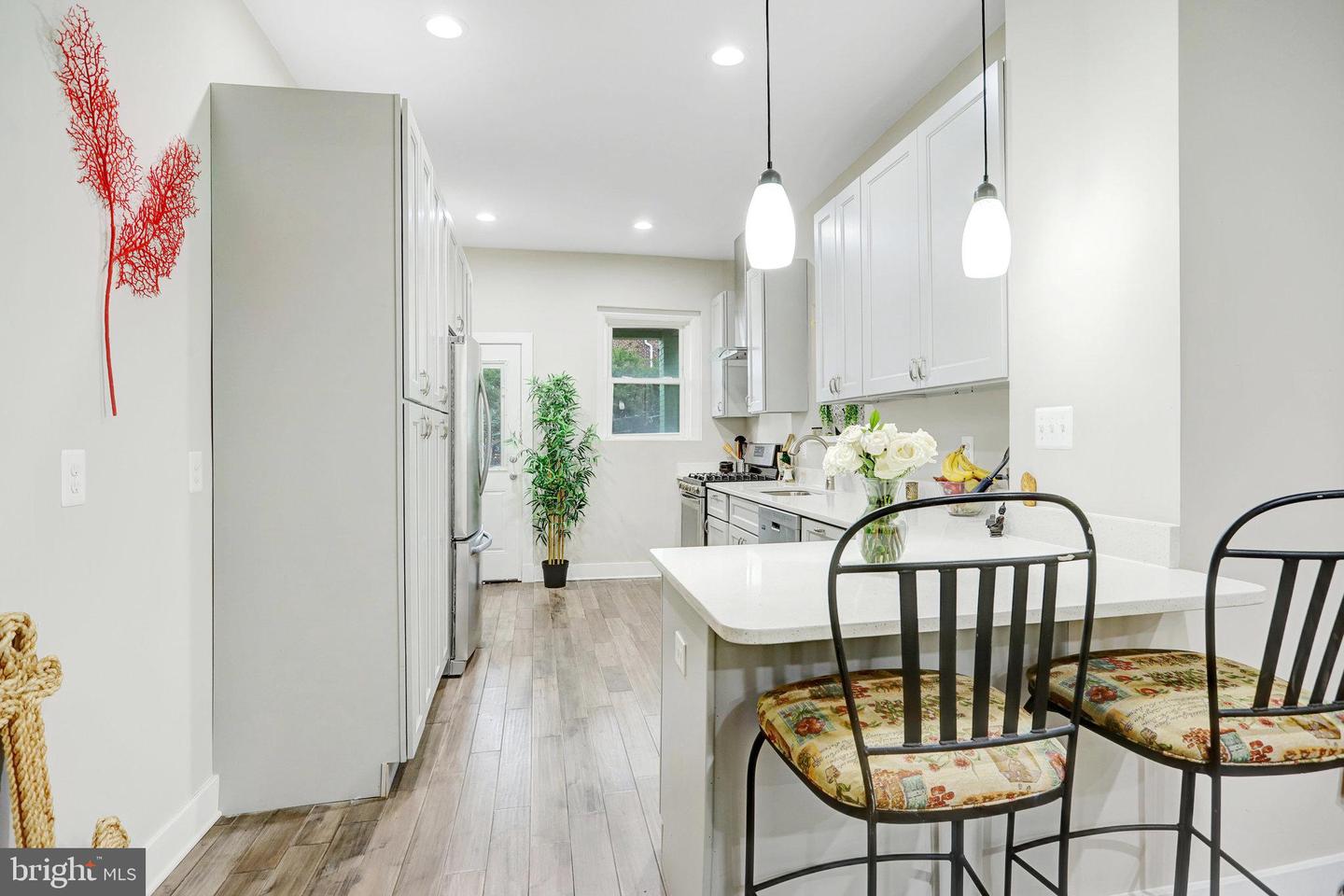113 R ST NE, WASHINGTON, District Of Columbia 20002, 4 Bedrooms Bedrooms, ,4 BathroomsBathrooms,Residential,For sale,113 R ST NE,DCDC2209280 MLS # DCDC2209280