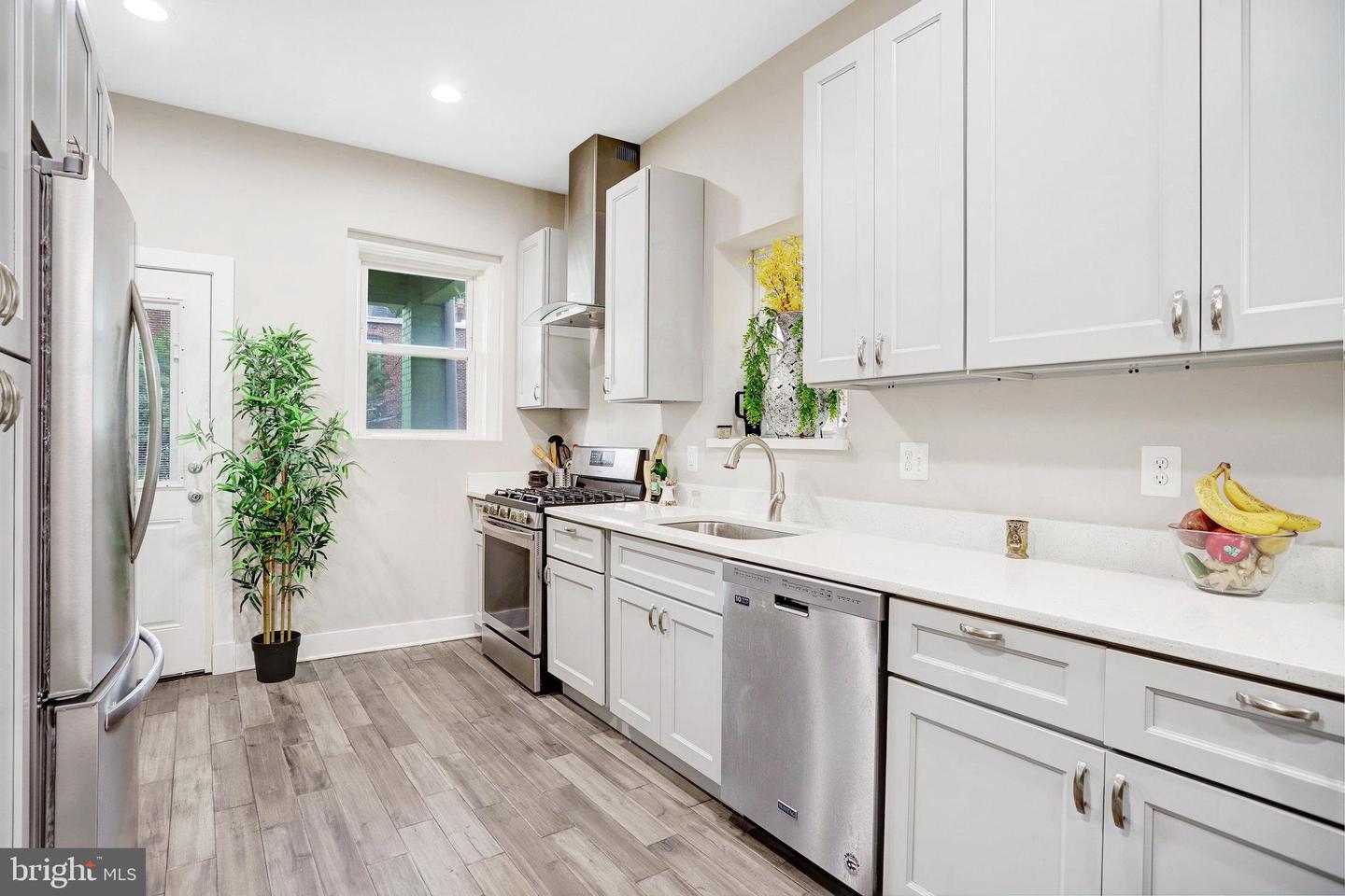 113 R ST NE, WASHINGTON, District Of Columbia 20002, 4 Bedrooms Bedrooms, ,4 BathroomsBathrooms,Residential,For sale,113 R ST NE,DCDC2209280 MLS # DCDC2209280