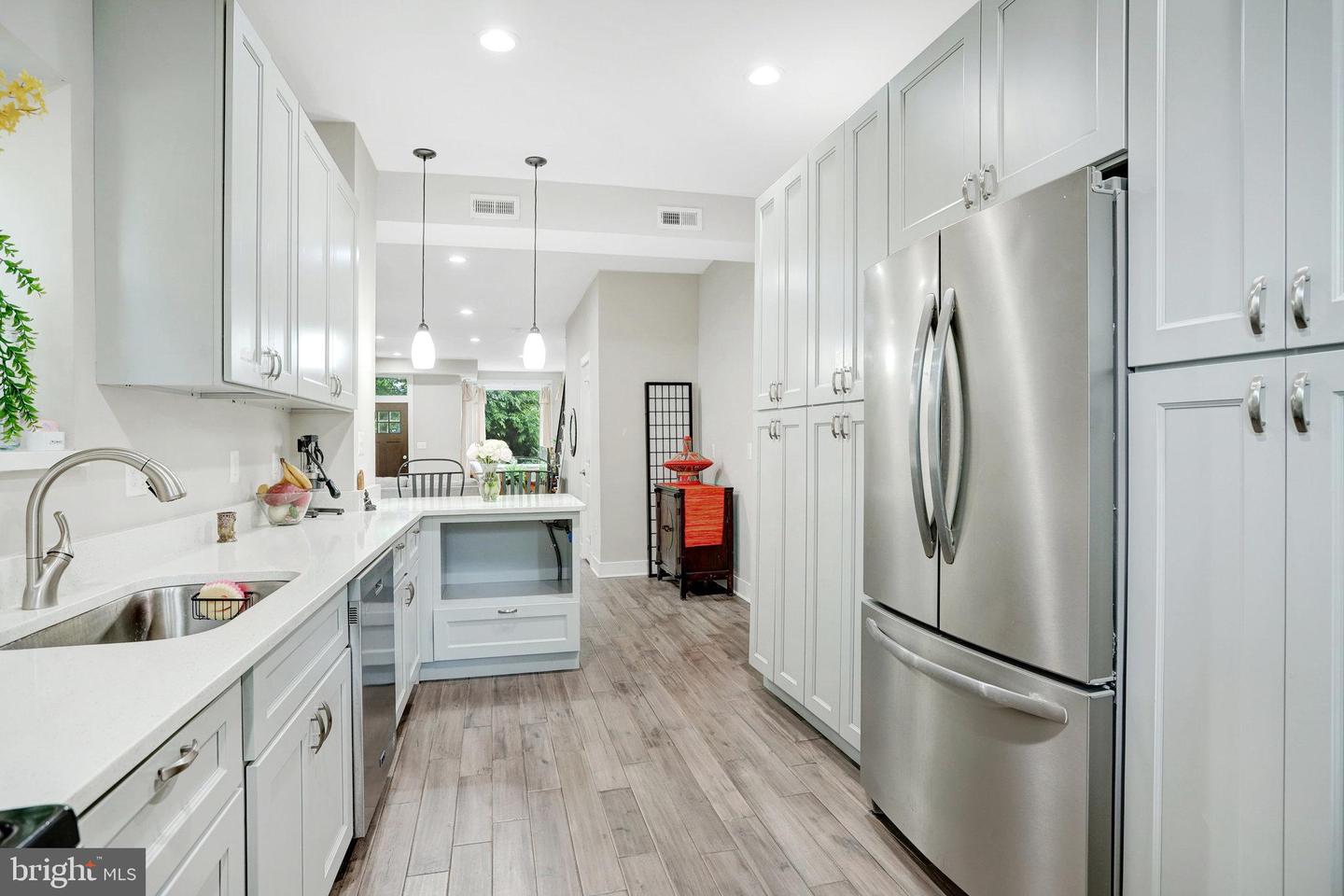 113 R ST NE, WASHINGTON, District Of Columbia 20002, 4 Bedrooms Bedrooms, ,4 BathroomsBathrooms,Residential,For sale,113 R ST NE,DCDC2209280 MLS # DCDC2209280