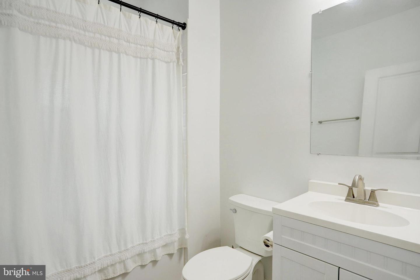 113 R ST NE, WASHINGTON, District Of Columbia 20002, 4 Bedrooms Bedrooms, ,4 BathroomsBathrooms,Residential,For sale,113 R ST NE,DCDC2209280 MLS # DCDC2209280