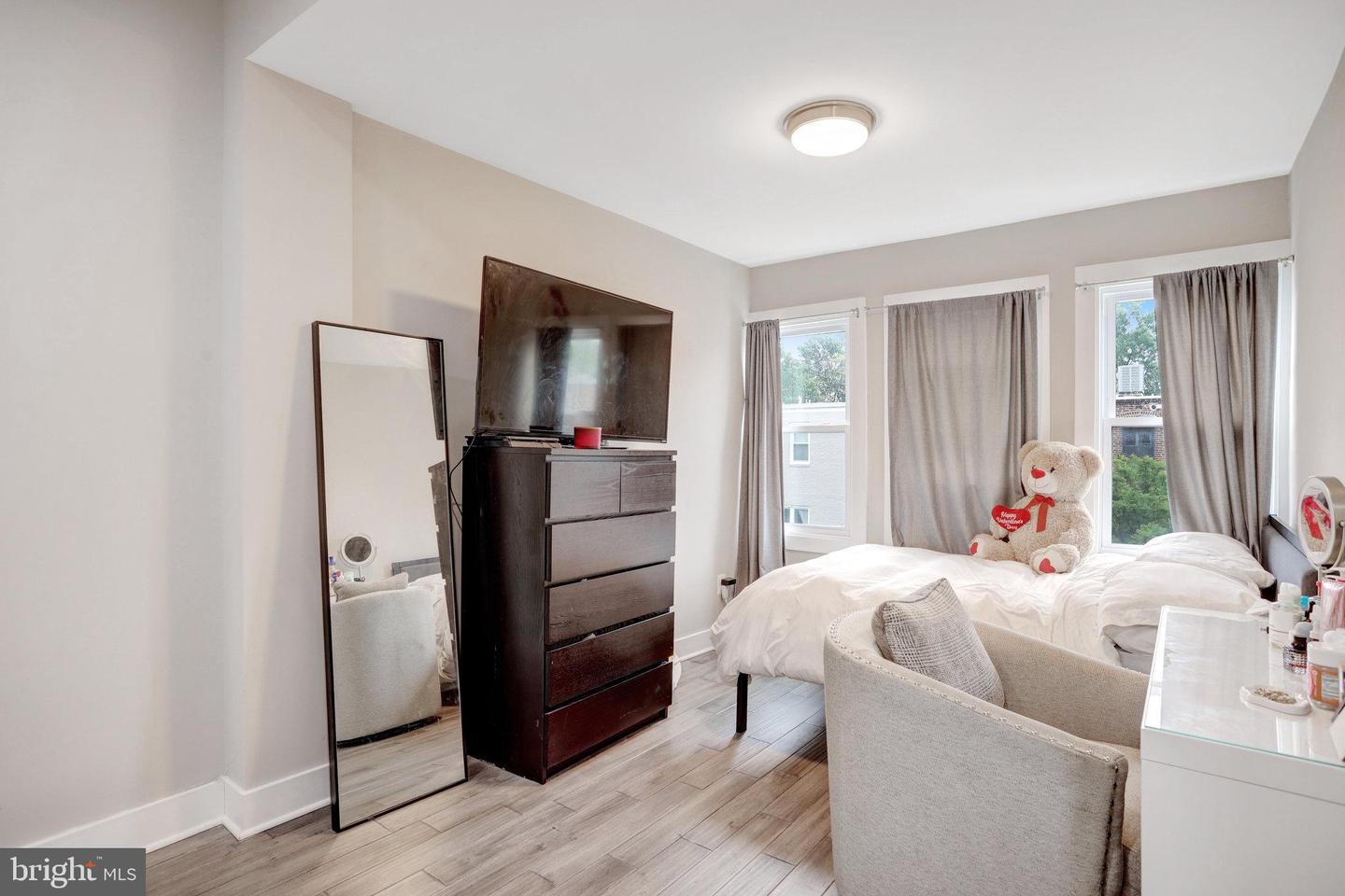 113 R ST NE, WASHINGTON, District Of Columbia 20002, 4 Bedrooms Bedrooms, ,4 BathroomsBathrooms,Residential,For sale,113 R ST NE,DCDC2209280 MLS # DCDC2209280