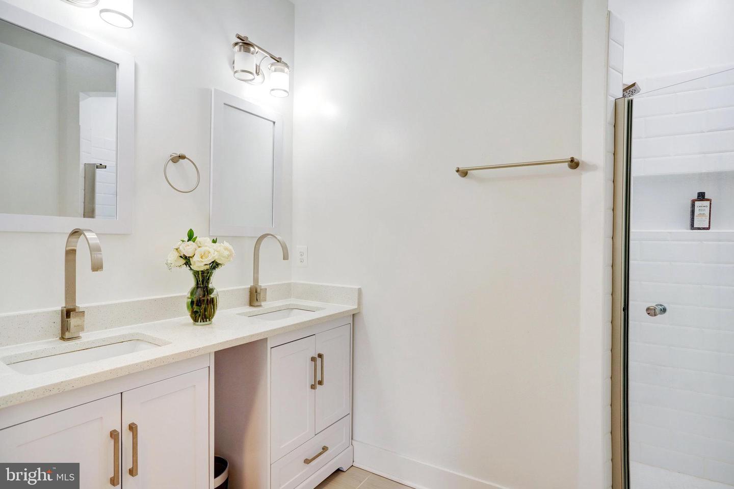 113 R ST NE, WASHINGTON, District Of Columbia 20002, 4 Bedrooms Bedrooms, ,4 BathroomsBathrooms,Residential,For sale,113 R ST NE,DCDC2209280 MLS # DCDC2209280