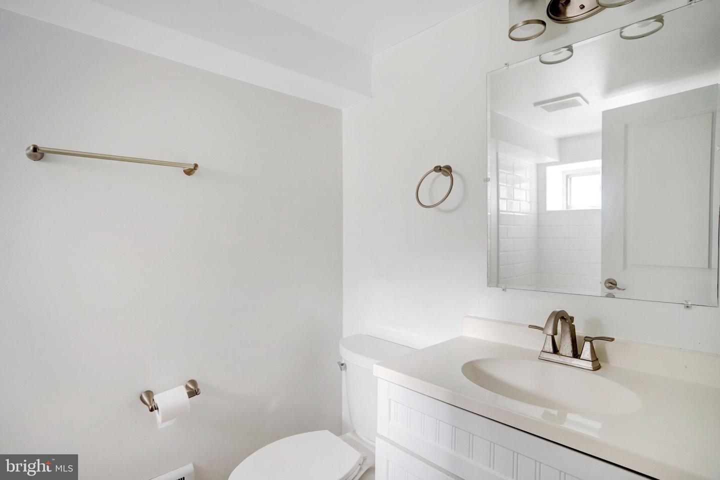 113 R ST NE, WASHINGTON, District Of Columbia 20002, 4 Bedrooms Bedrooms, ,4 BathroomsBathrooms,Residential,For sale,113 R ST NE,DCDC2209280 MLS # DCDC2209280