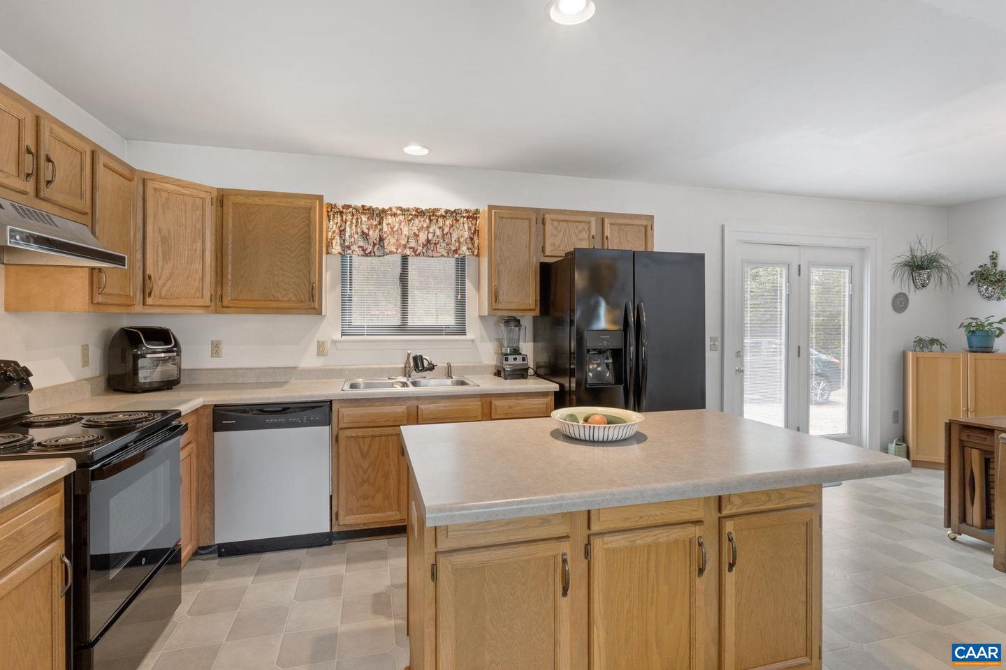 1043 AMBER RIDGE DR, CHARLOTTESVILLE, Virginia 22901, 4 Bedrooms Bedrooms, ,2 BathroomsBathrooms,Residential,For sale,1043 AMBER RIDGE DR,666459 MLS # 666459