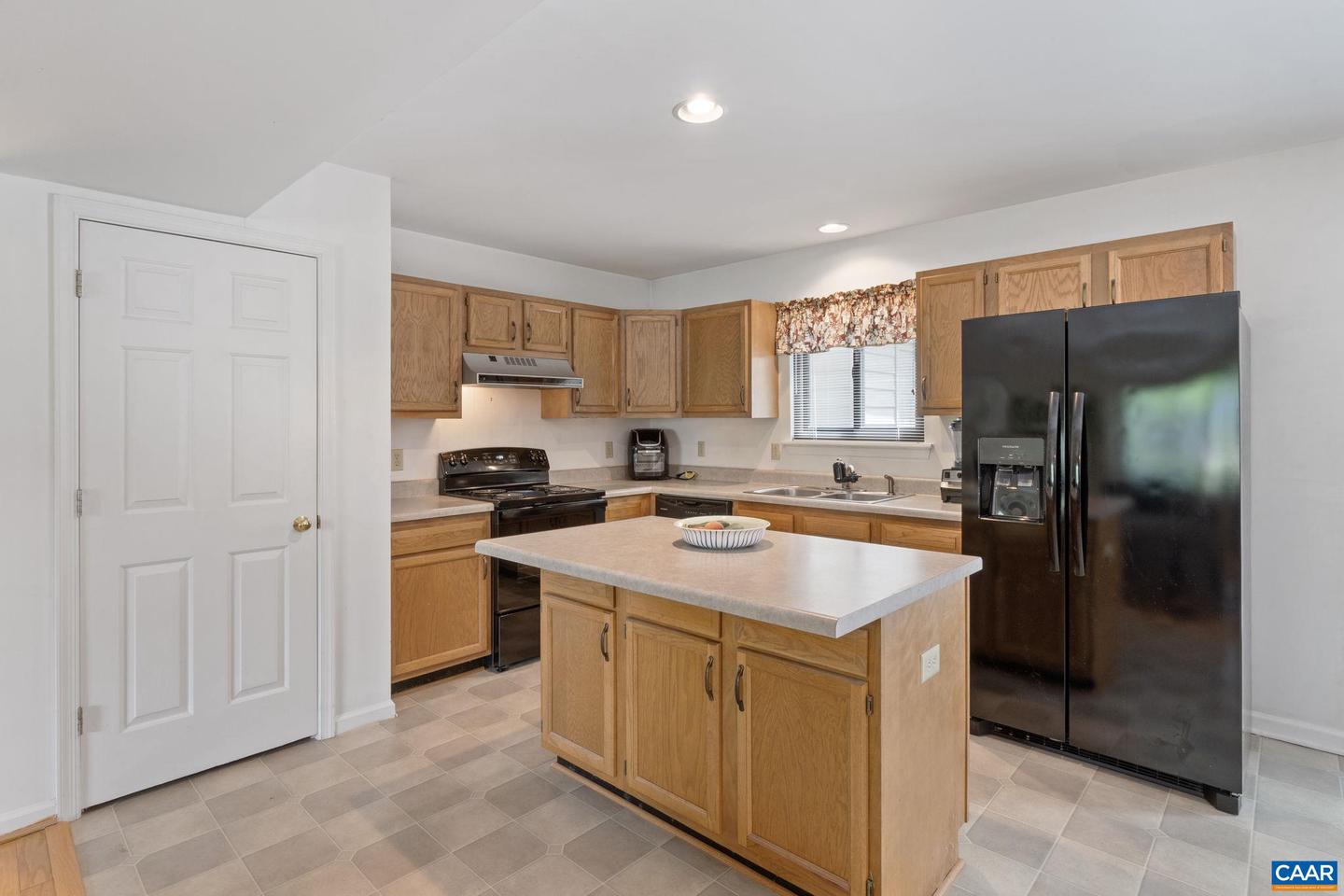 1043 AMBER RIDGE DR, CHARLOTTESVILLE, Virginia 22901, 4 Bedrooms Bedrooms, ,2 BathroomsBathrooms,Residential,For sale,1043 AMBER RIDGE DR,666459 MLS # 666459