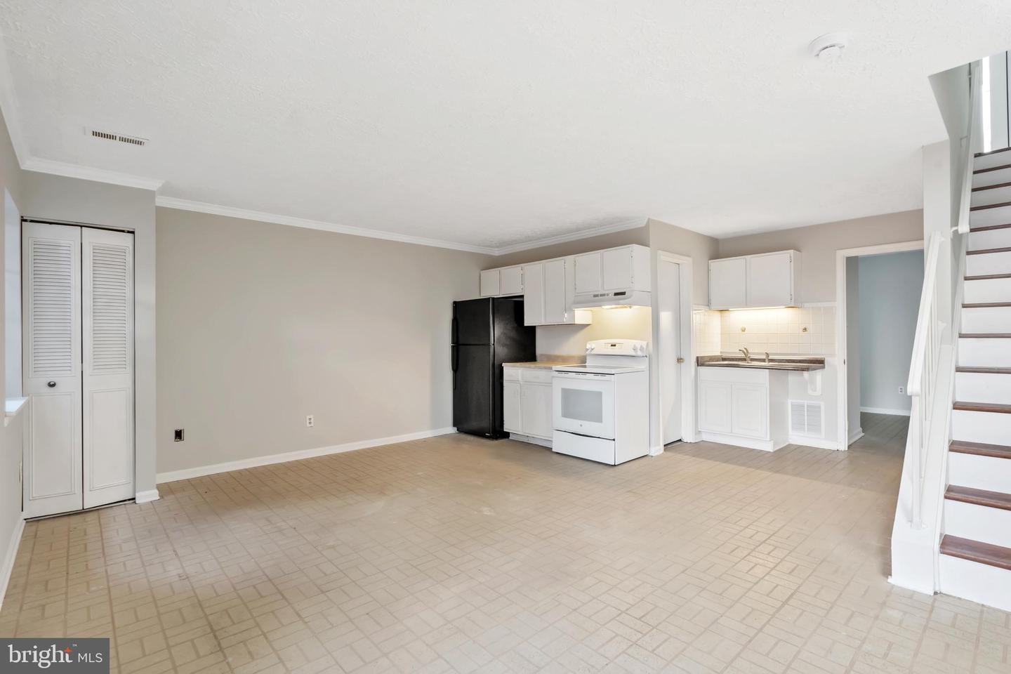 5501 WOODLAWN MANOR CT, ALEXANDRIA, Virginia 22309, 4 Bedrooms Bedrooms, ,3 BathroomsBathrooms,Residential,For sale,5501 WOODLAWN MANOR CT,VAFX2253830 MLS # VAFX2253830