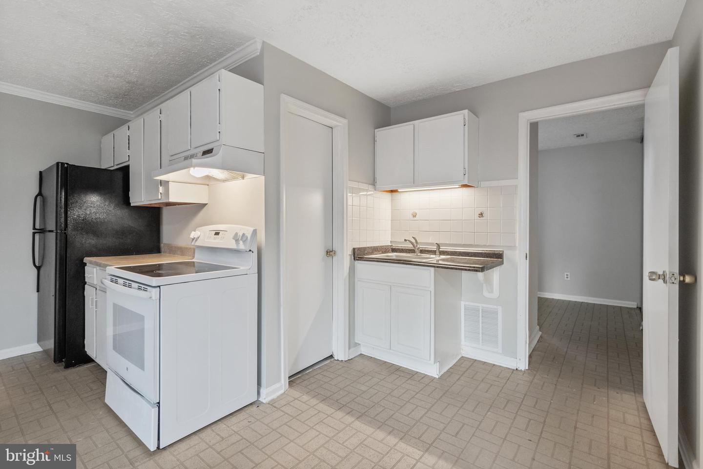 5501 WOODLAWN MANOR CT, ALEXANDRIA, Virginia 22309, 4 Bedrooms Bedrooms, ,3 BathroomsBathrooms,Residential,For sale,5501 WOODLAWN MANOR CT,VAFX2253830 MLS # VAFX2253830